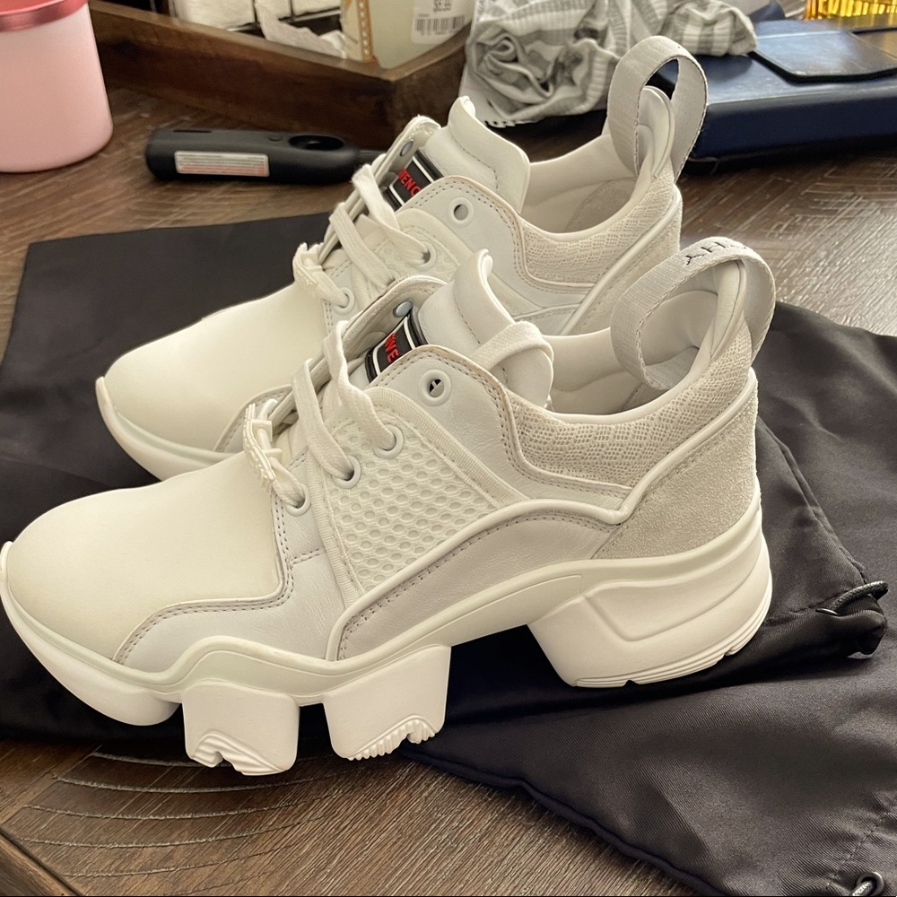 Givency Jaws Sneakers